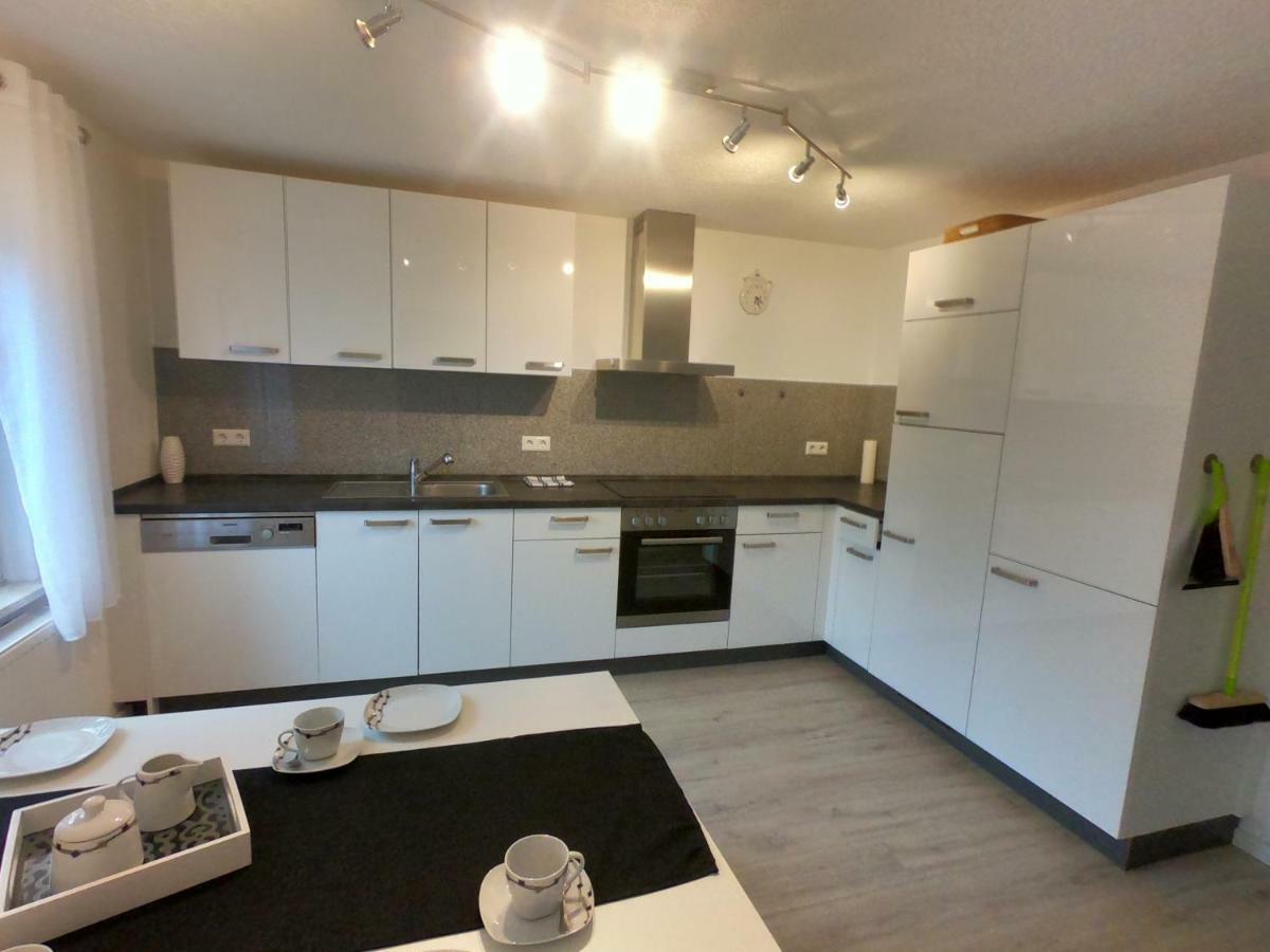 Moderne Helle 2,5 Zimmer Wohnung Mit Grossem Bad Und Kueche In Trossingen Eksteriør bilde