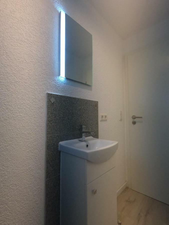Moderne Helle 2,5 Zimmer Wohnung Mit Grossem Bad Und Kueche In Trossingen Eksteriør bilde